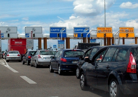 Atlantia-Abertis: famiglia Benetton verso il gigante delle autostrade Atlantia-Abertis: famiglia Benetton verso il gigante delle autostrade