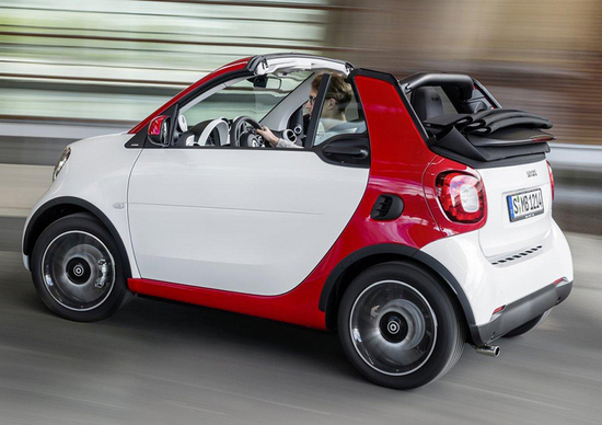 Nuova smart fortwo cabrio: lo spirito è quello di sempre Nuova smart fortwo cabrio: lo spirito è quello di sempre