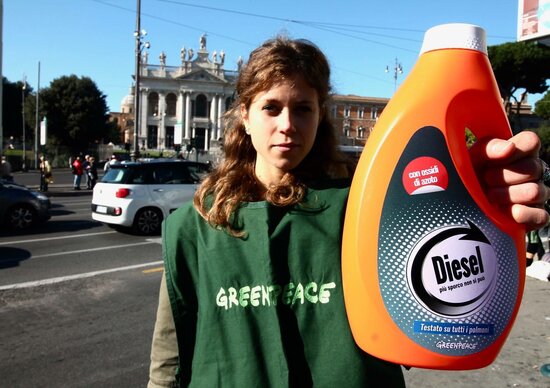 Greenpeace, il Diesel? «Una minaccia per i polmoni»