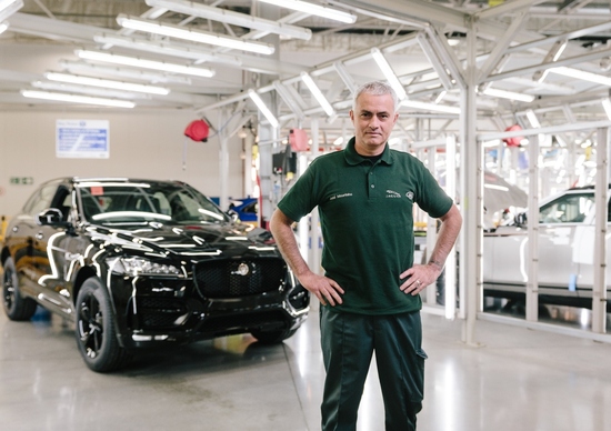 José Mourinho, visita a sorpresa allo stabilimento Jaguar 