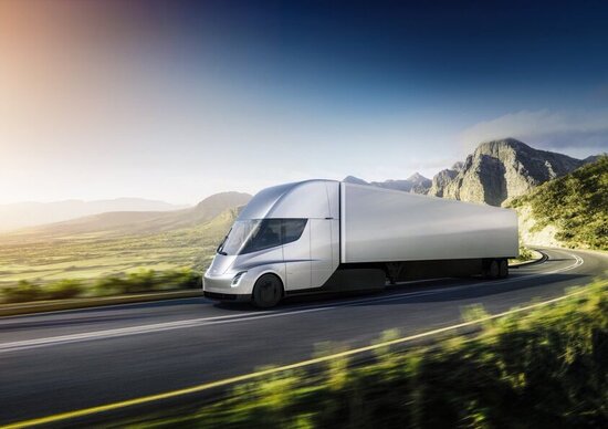 Tesla Semi: il veicolo commerciale di Elon Musk è in arrivo