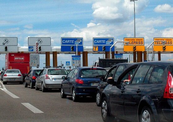 2016, scattano aumenti autostrade. De Vita: I rincari sono appena all’inizio 2016, scattano aumenti autostrade. De Vita: I rincari sono appena all’inizio