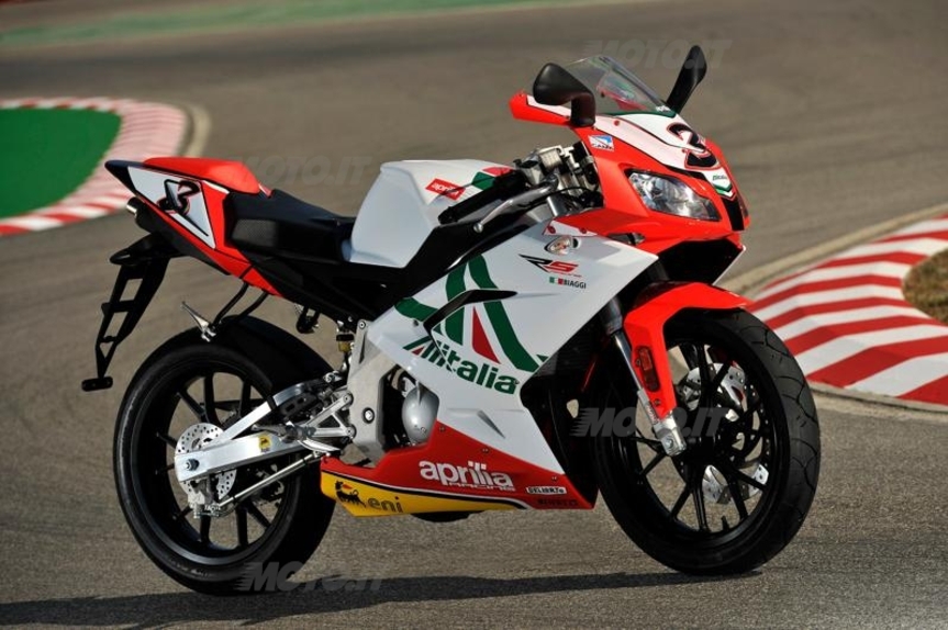 Aprilia Presenta La Gamma Replica Superbike Alitalia News Moto It