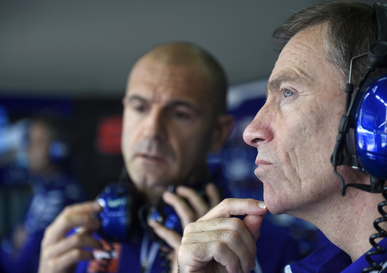 MotoGP 2016. Jarvis: Contratto a entrambi. Rossi ha firmato, Lorenzo ha preso tempo MotoGP 2016. Jarvis: Contratto a entrambi. Rossi ha firmato, Lorenzo ha preso tempo