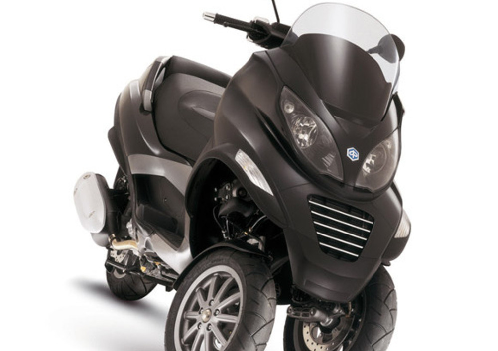 Piaggio Mp Prezzo E Scheda Tecnica Moto It