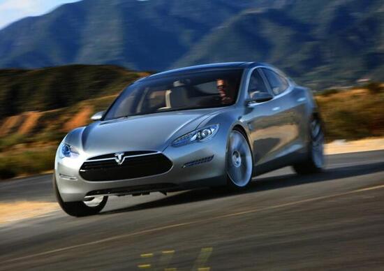 Tesla Model S: presentata a 2.000 clienti Tesla Model S: presentata a 2.000 clienti