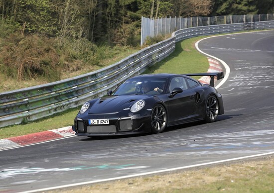 Nuova Porsche 911 GT2: in pista al Nurburgring Nuova Porsche 911 GT2: in pista al Nurburgring