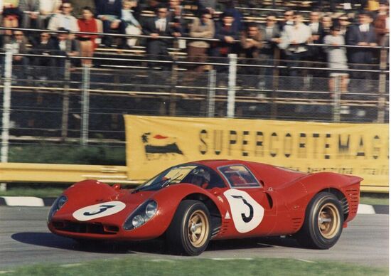 1967-ferrari-p4-1000-km-di-monza-1967-podio1