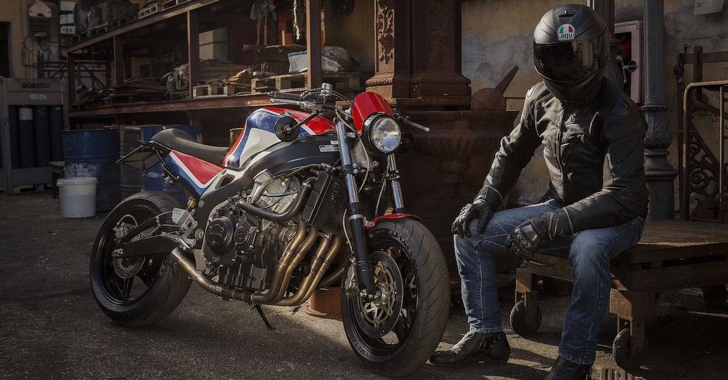 Honda CBR 900 RR Codacorta. Special in serie limitata