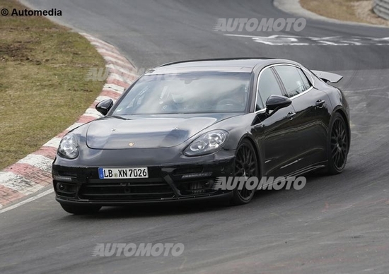 Porsche Panamera, la seconda generazione avvistata al Nurburgring Porsche Panamera, la seconda generazione avvistata al Nurburgring