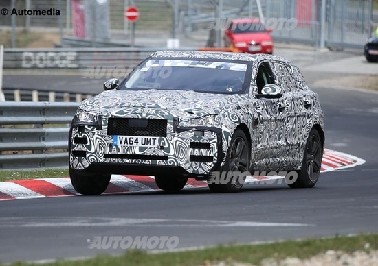 Jaguar F-Pace, il futuro SUV avvistato sul Ring Jaguar F-Pace, il futuro SUV avvistato sul Ring