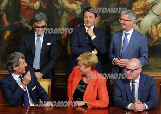 Il Governo Renzi firma l'accordo con Audi: il SUV Lamborghini si farà a Sant'Agata Il Governo Renzi firma l'accordo con Audi: il SUV Lamborghini si farà a Sant'Agata