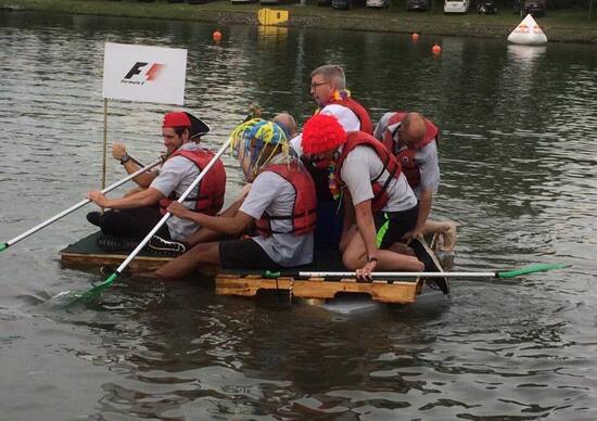 La McLaren ha vinto il GP del Canada. Di rafting però... La McLaren ha vinto il GP del Canada. Di rafting però...