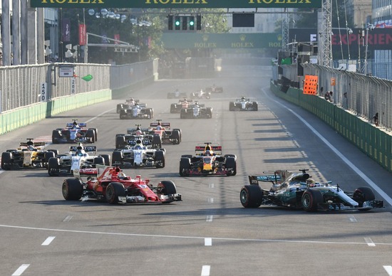F1, GP Azerbaijan 2017: Hamilton e Vettel dietro la lavagna F1, GP Azerbaijan 2017: Hamilton e Vettel dietro la lavagna