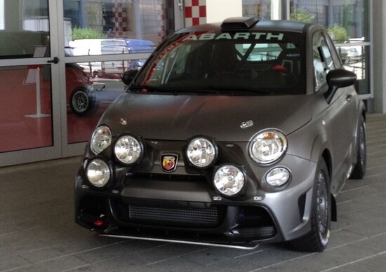 Abarth 695 Biposto R, apripista del Rally d'Italia-Sardegna 2015 Abarth 695 Biposto R, apripista del Rally d'Italia-Sardegna 2015