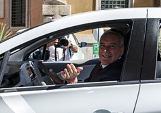 Auto elettriche: quattro Renault Zoe per il Senato Auto elettriche: quattro Renault Zoe per il Senato