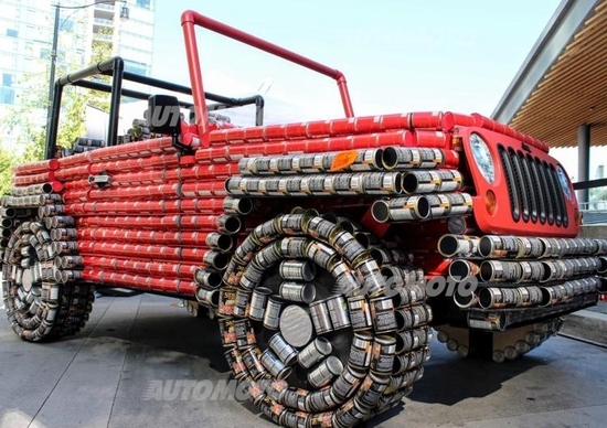 Una Jeep Wrangler costruita con... lattine Una Jeep Wrangler costruita con... lattine