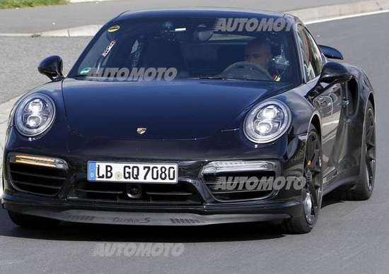 Porsche 911 Turbo S restyling, eccola su strada Porsche 911 Turbo S restyling, eccola su strada