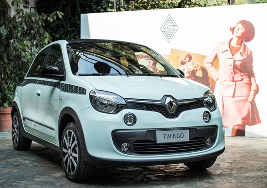 Renault Twingo La Parisienne, vestito chic per la piccola francese Renault Twingo La Parisienne, vestito chic per la piccola francese