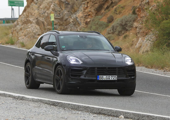Porsche Macan restyling, le foto spia Porsche Macan restyling, le foto spia