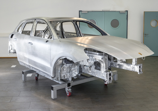 Porsche Cayenne, 3^ generazione: tecnologia nuova sotto il vestito, Parte 4 - Body Porsche Cayenne, 3^ generazione: tecnologia nuova sotto il vestito, Parte 4 - Body