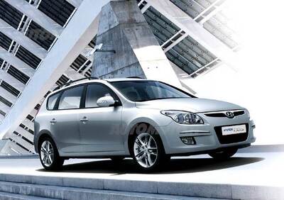 Hyundai I30 Station Wagon 1 4 Bluedrive Gpl Classic 09 10 10 10 Prezzo E Scheda Tecnica Automoto It