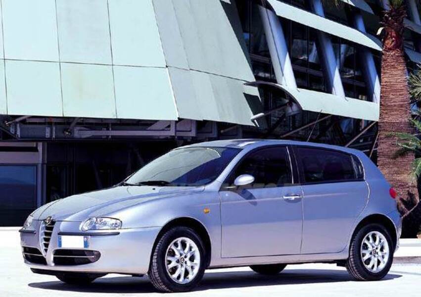 Alfa Romeo 147 1.6i 16V Twin Spark cat 5p. Distinctive (10/2000 07/2005) prezzo e scheda