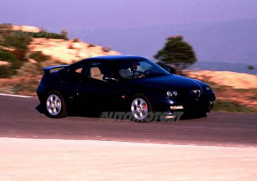 Alfa Romeo Gtv 2 0i V6 Turbo Cat L 05 1998 12 2000