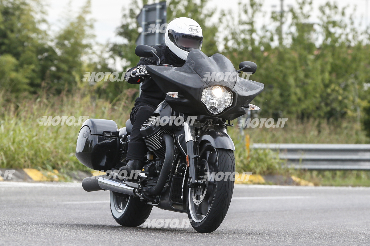 moto guzzi bagger