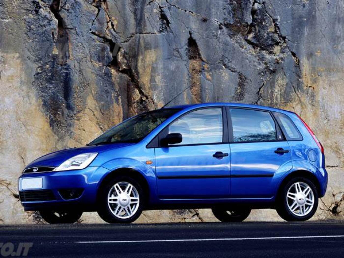 Ford Fiesta 1.4 16V 5P. Ghia (03/2005 - 12/2005): Prezzo E Scheda Tecnica - Automoto.it