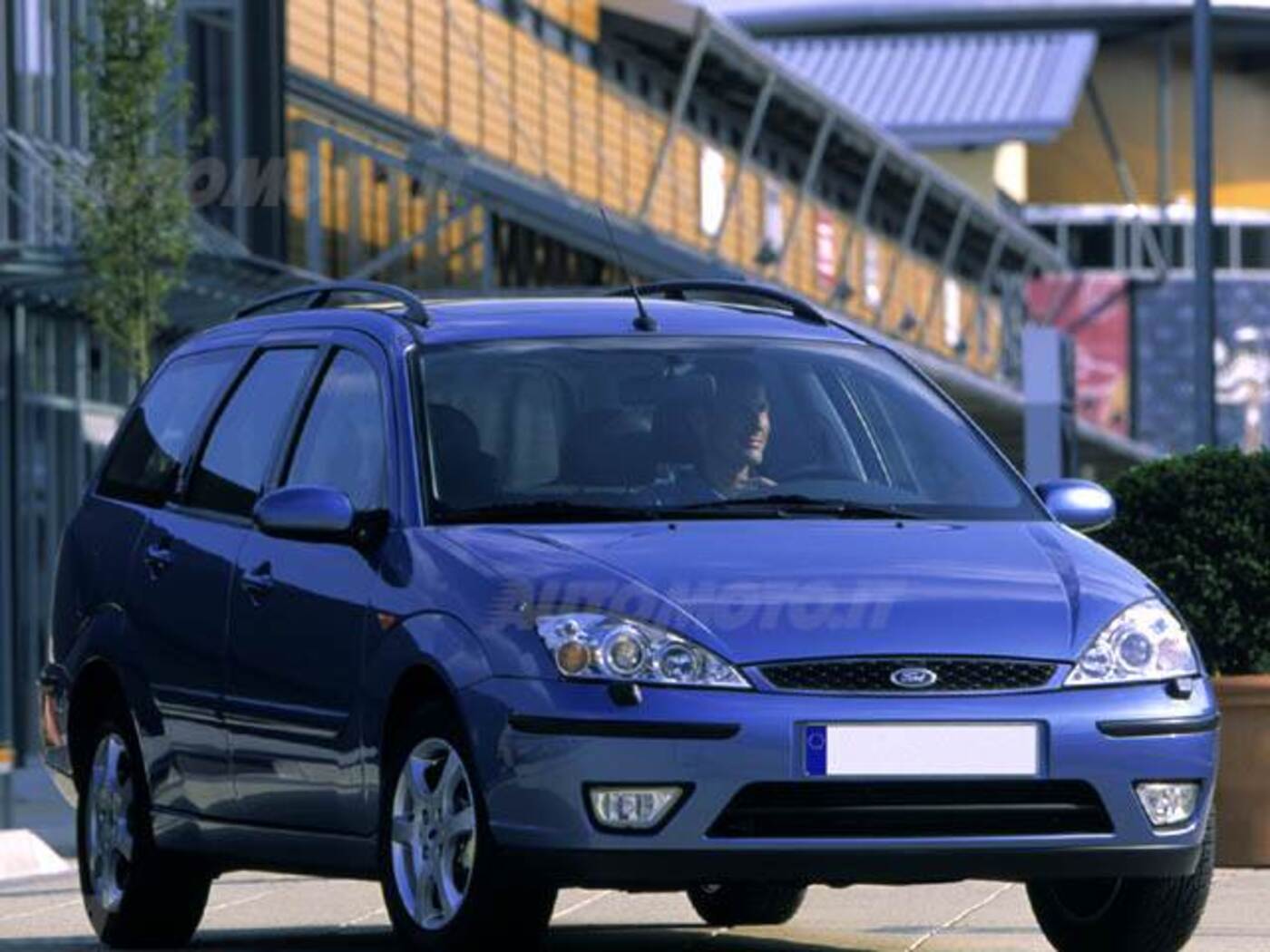 Ford Focus Station Wagon 1.8 Tdci (100Cv) Cat Sw Ambiente (09/2002 - 09/2003): Prezzo E Scheda Tecnica - Automoto.it