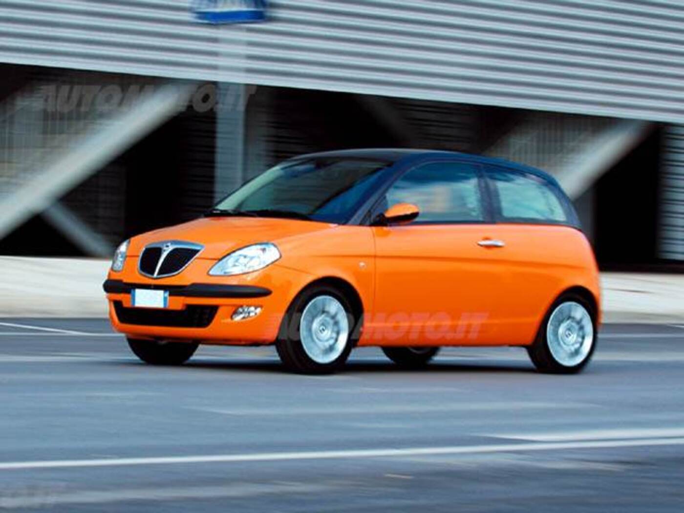Lancia Ypsilon Multijet 16V Momo Design (11/2005 - 09/2006): prezzo e  scheda tecnica - Automoto.it