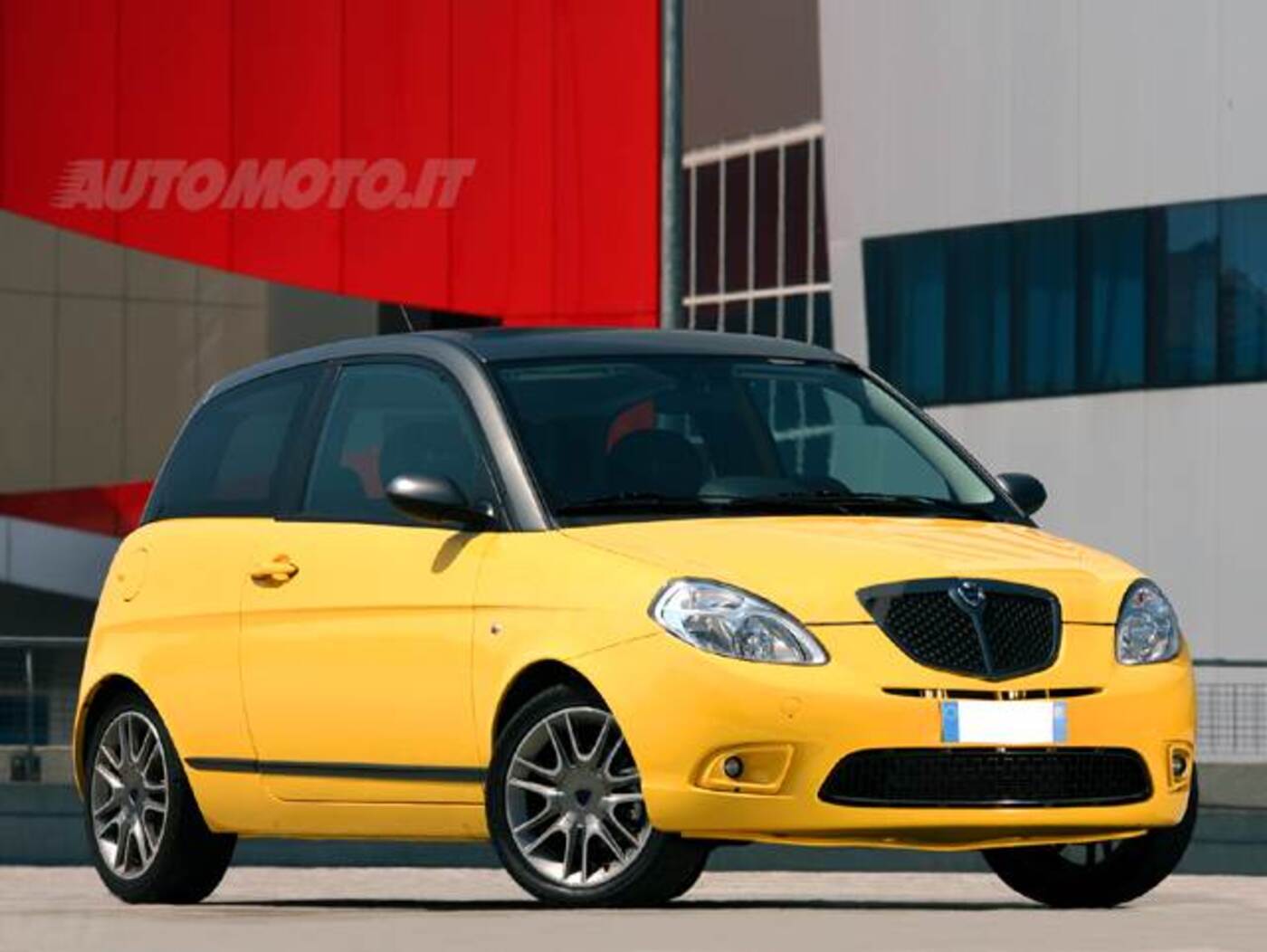 Lancia Ypsilon 1.4 16V MomoDesign (12/2008 - 09/2009): prezzo e scheda  tecnica - Automoto.it