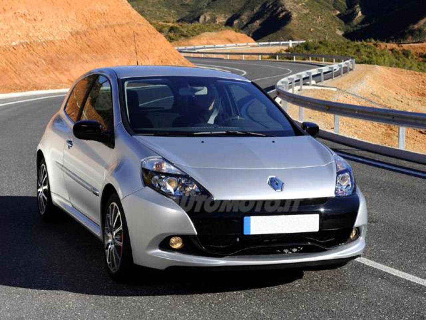 Renault Clio 2.0 16V 203Cv 3 Porte Rs 20Th Anniversario (02/2010 - 01/2011): Prezzo E Scheda Tecnica - Automoto.it