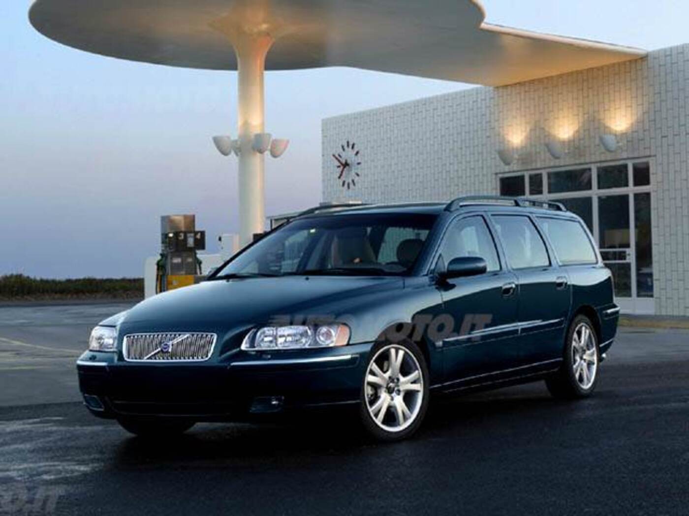 Volvo V70 2.4 D5 20V (185Cv) Cat Awd Summum (03/2005 - 05/2006): Prezzo E Scheda Tecnica - Automoto.it