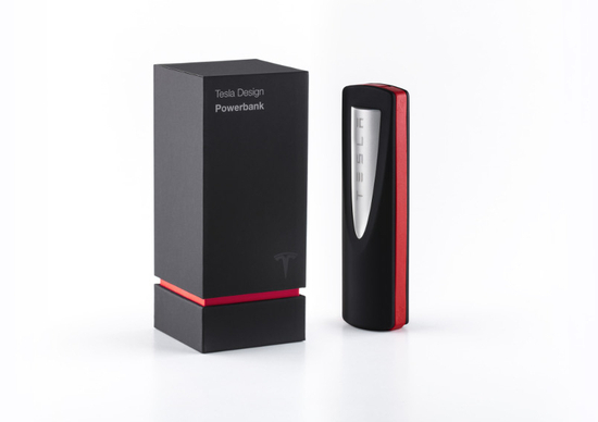 Tesla, una batteria portatile esterna per smartphone Tesla, una batteria portatile esterna per smartphone