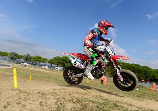 Supermoto: a scuola con i piloti della Maglia Azzurra Supermoto: a scuola con i piloti della Maglia Azzurra