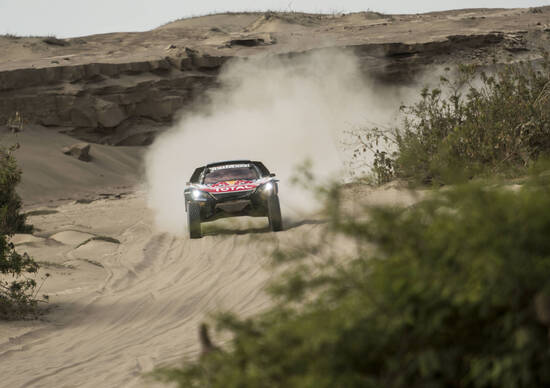Dakar 2018. Kevin Benavides (Honda) nuovo Leader. Sainz (Peugeot) Missile Dakar 2018. Kevin Benavides (Honda) nuovo Leader. Sainz (Peugeot) Missile