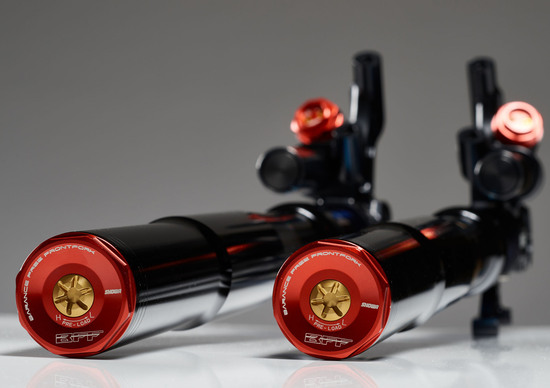 EICMA 2015: Showa debutta nell'aftermarket EICMA 2015: Showa debutta nell'aftermarket
