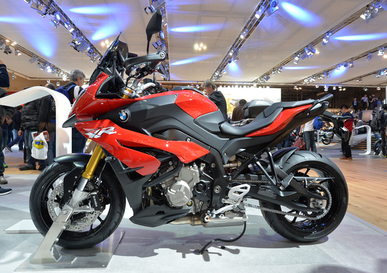 EICMA 2015: nuove colorazioni per la BMW S1000XR EICMA 2015: nuove colorazioni per la BMW S1000XR