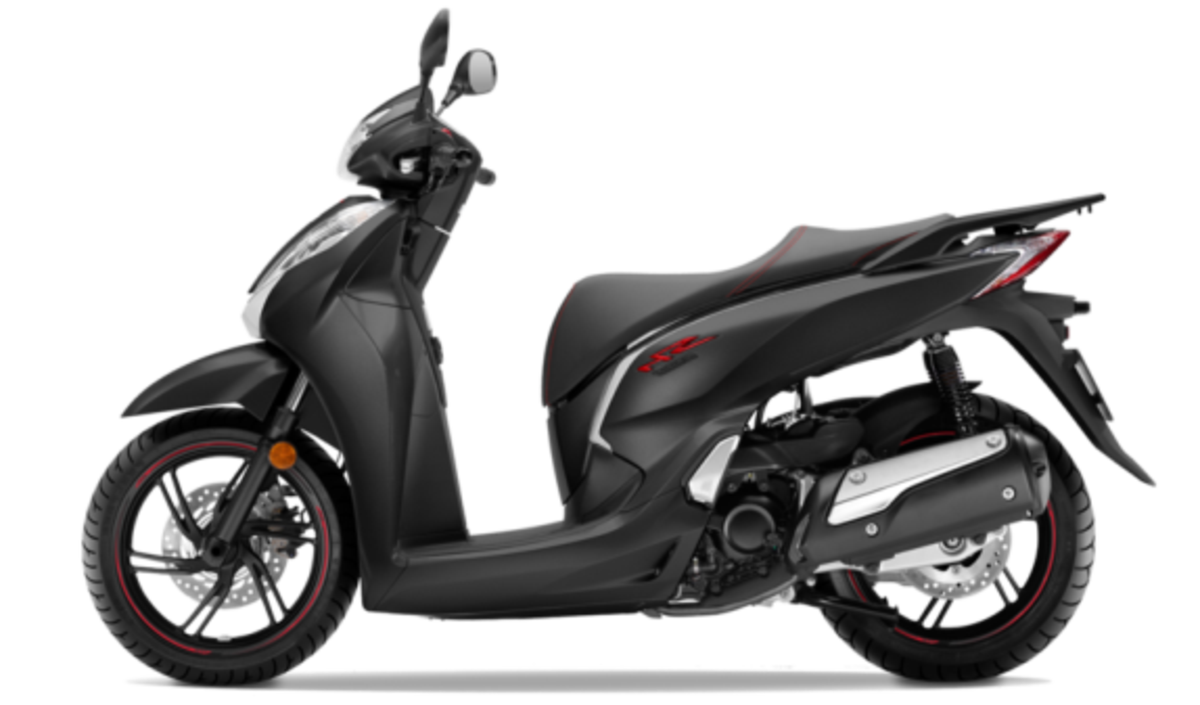 GIVI Low Smoke Dome Windscreen / Spoiler – For Honda SH 300 (2015-2020) – D1143S
