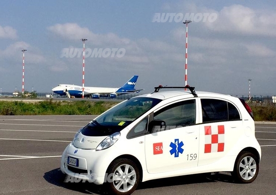 Sulle piste di Malpensa ora ci sono le elettriche PSA Sulle piste di Malpensa ora ci sono le elettriche PSA