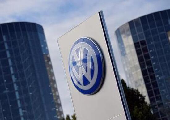 VW, nuovo tonfo in Borsa dopo le rivelazioni sulle emissioni di CO2 VW, nuovo tonfo in Borsa dopo le rivelazioni sulle emissioni di CO2