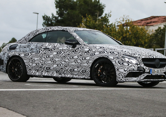 Mercedes C63 AMG Cabrio: pronti per la potenza a cielo aperto Mercedes C63 AMG Cabrio: pronti per la potenza a cielo aperto