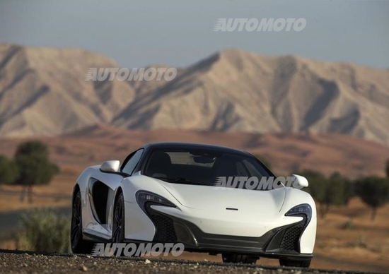 McLaren 650S Spider Al Sahara 79, all'emiro la supercar piace d'oro McLaren 650S Spider Al Sahara 79, all'emiro la supercar piace d'oro