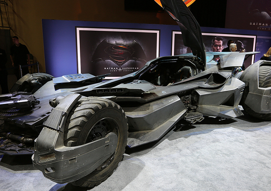 Batman v Superman: la Batmobile diventa... ibrida! Batman v Superman: la Batmobile diventa... ibrida!