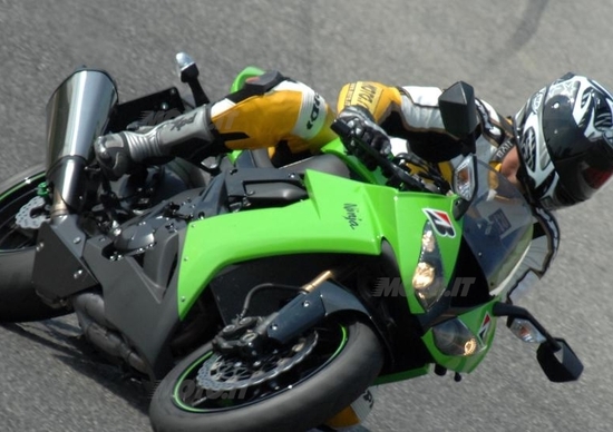 KAWASAKI Ninja ZX-10R KAWASAKI Ninja ZX-10R