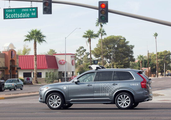 Arizona: incidente mortale per auto a guida autonoma di Uber