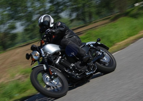 HARLEY-DAVIDSON Sportster Iron 883 HARLEY-DAVIDSON Sportster Iron 883