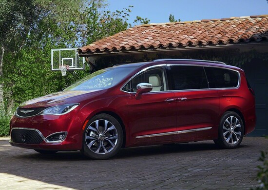 Chrysler Pacifica, la prima ibrida di FCA Chrysler Pacifica, la prima ibrida di FCA